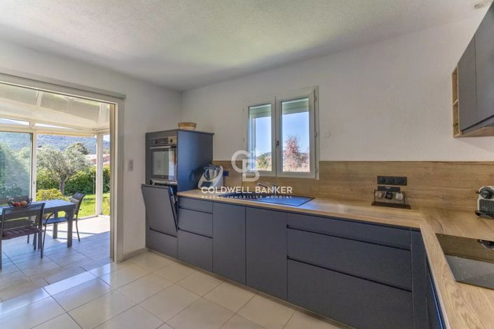 Image No.8-4 Bed House for sale