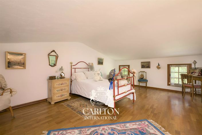 Image No.12-4 Bed House for sale