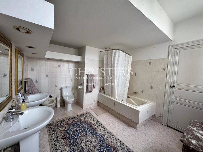 Image No.24-4 Bed House for sale