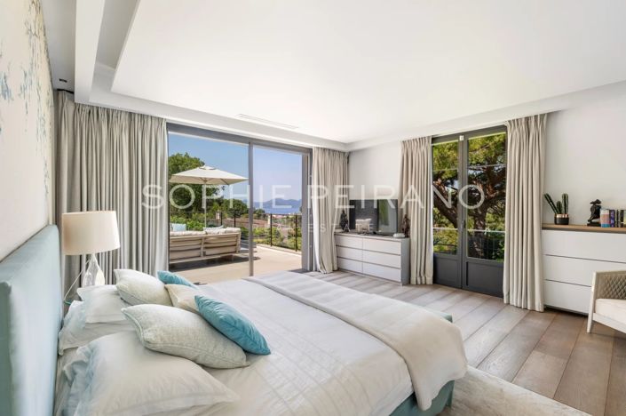 Image No.7-5 Bed House for sale
