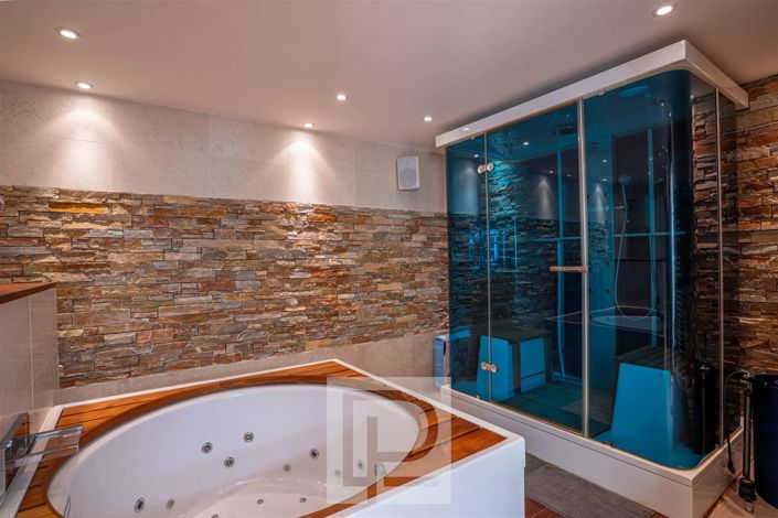 Image No.20-9 Bed House for sale