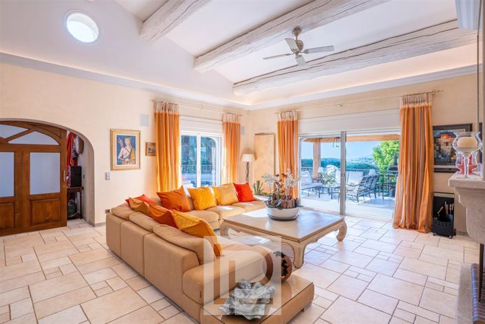 Image No.7-9 Bed House for sale