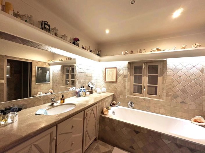Image No.10-6 Bed House for sale