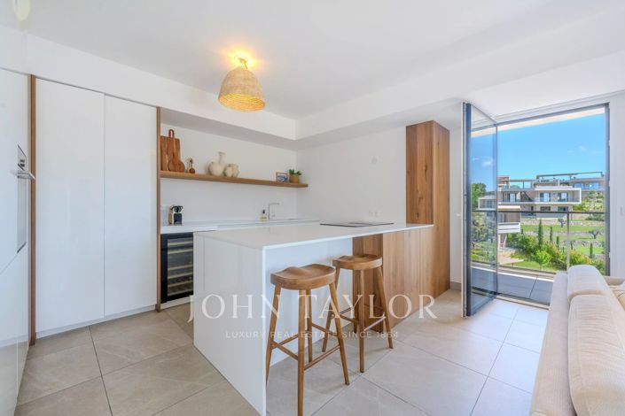 Image No.9-3 Bed Apartment for sale