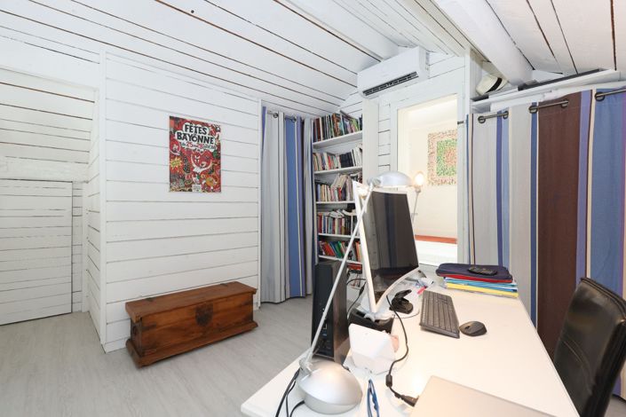 Image No.18-5 Bed House for sale
