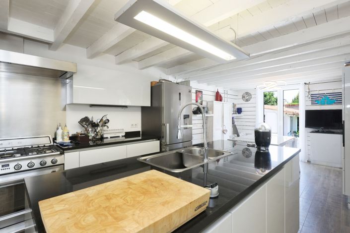 Image No.7-5 Bed House for sale