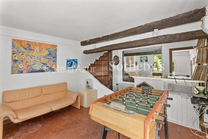 Image No.16-5 Bed Property for sale