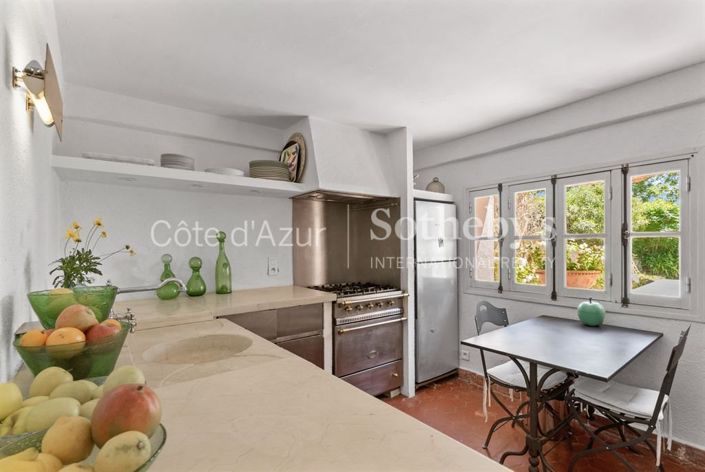 Image No.17-5 Bed Property for sale
