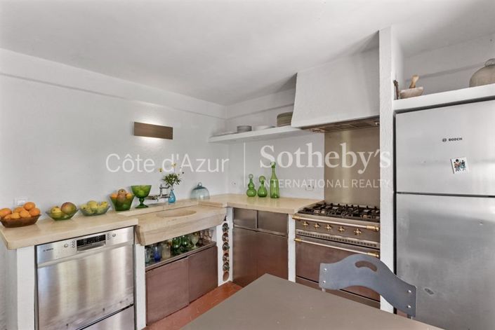 Image No.18-5 Bed Property for sale