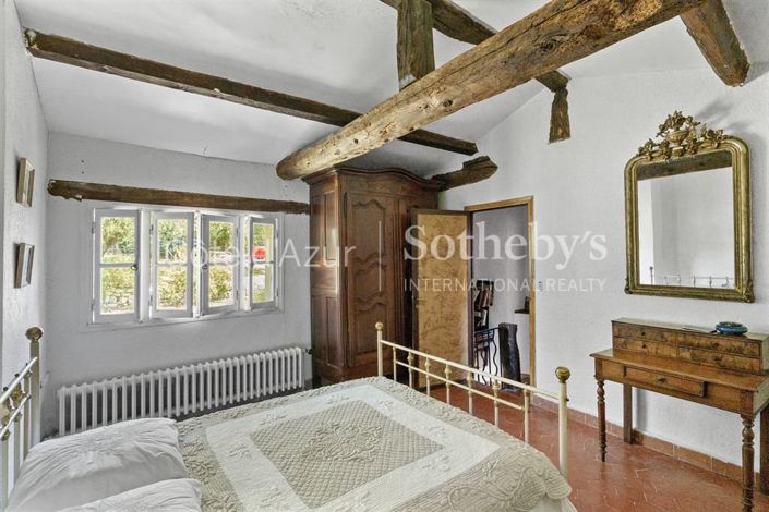 Image No.19-5 Bed Property for sale