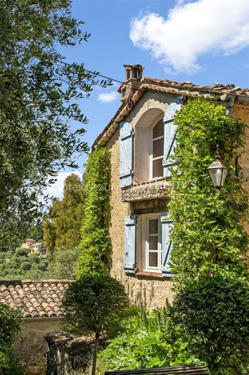 Image No.8-5 Bed Property for sale