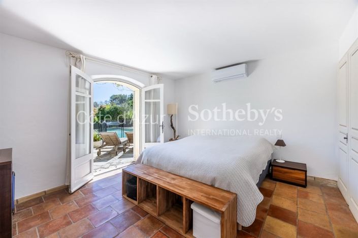 Image No.17-3 Bed House for sale