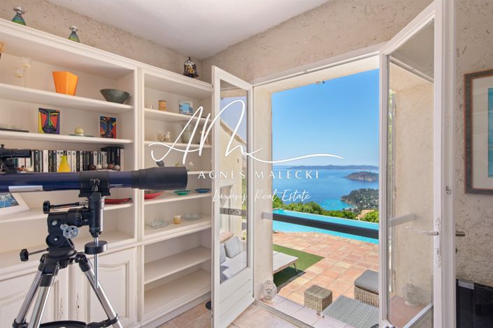 Image No.9-4 Bed House for sale
