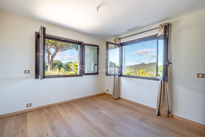 Image No.6-3 Bed House for sale