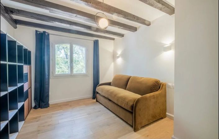 Image No.17-6 Bed House for sale