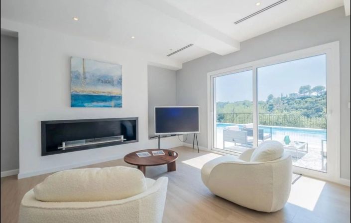 Image No.8-6 Bed House for sale