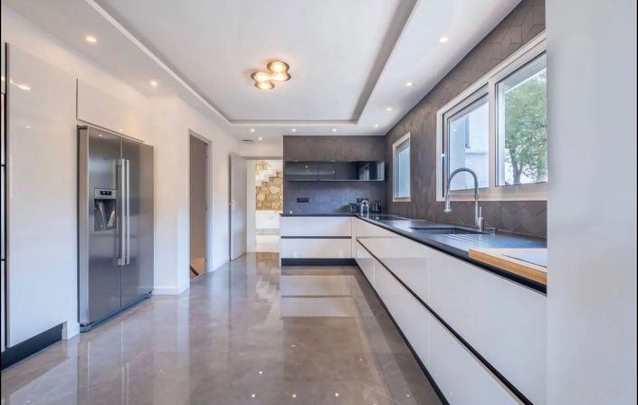 Image No.9-6 Bed House for sale