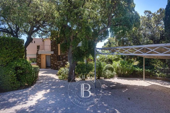 Image No.7-5 Bed House for sale