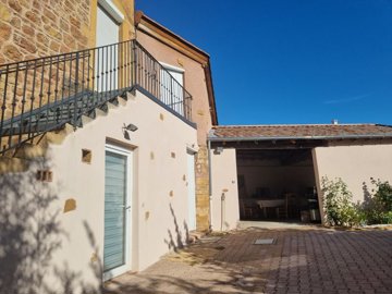 1 - Arnas, Maison