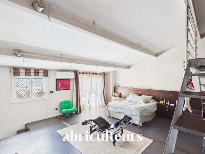Image No.6-5 Bed House for sale