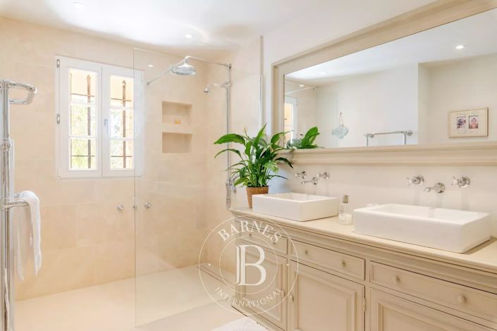 Image No.15-5 Bed House for sale