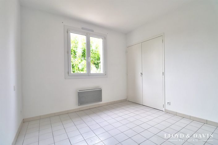 Image No.10-5 Bed House for sale