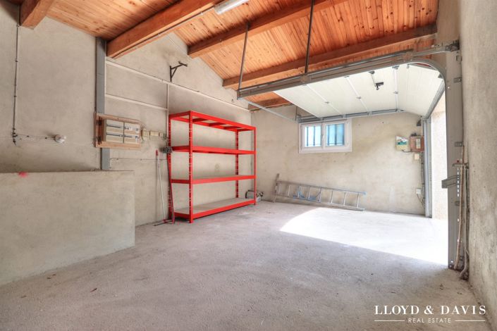 Image No.11-5 Bed House for sale