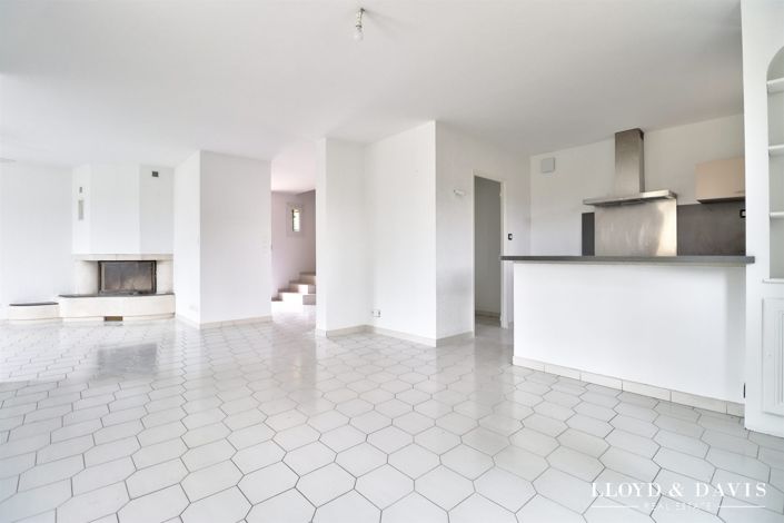Image No.2-5 Bed House for sale