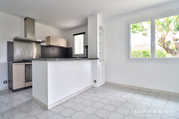 Image No.4-5 Bed House for sale