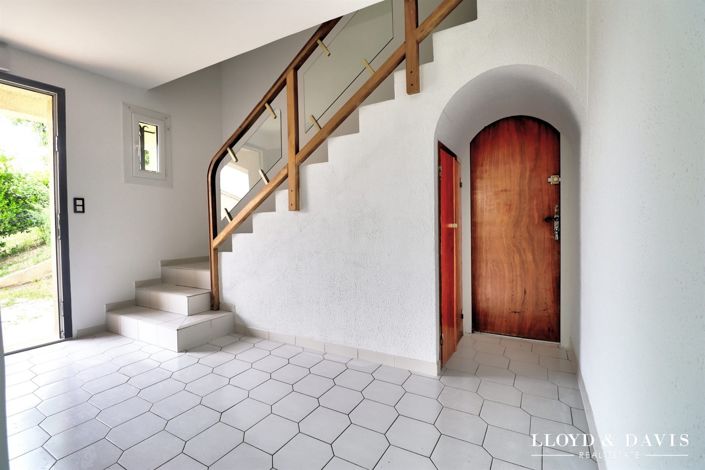 Image No.7-5 Bed House for sale