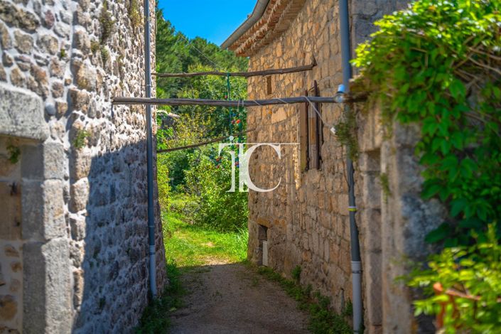 Image No.18-7 Bed House for sale