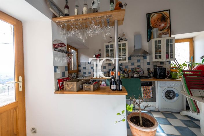 Image No.8-7 Bed House for sale