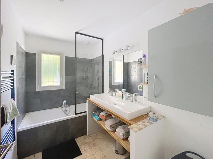 Image No.7-4 Bed House for sale