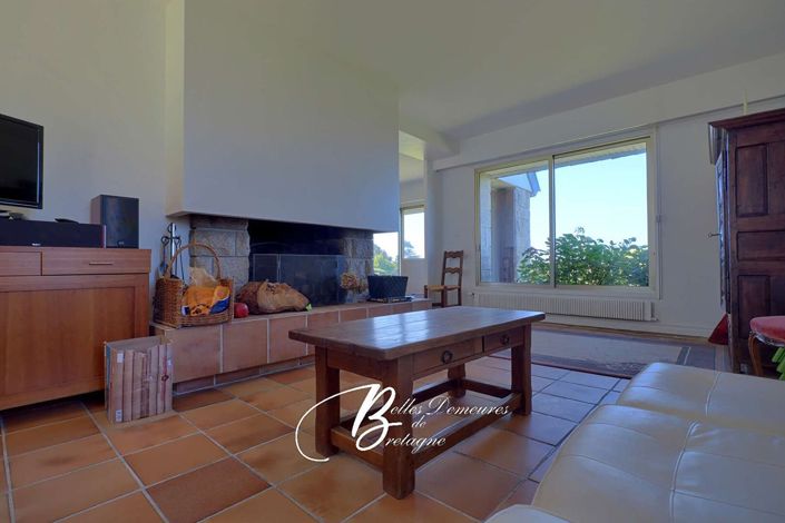 Image No.8-5 Bed House for sale