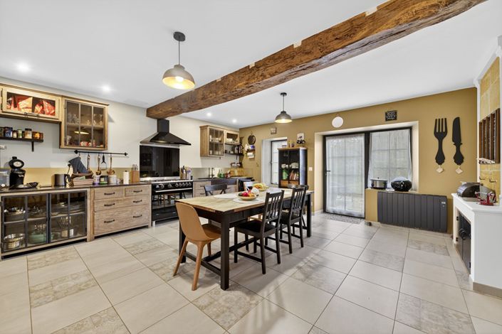 Image No.3-6 Bed House for sale