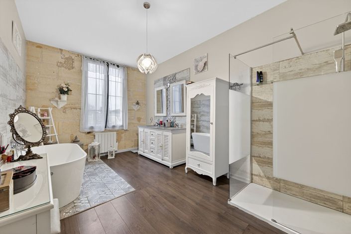 Image No.9-6 Bed House for sale