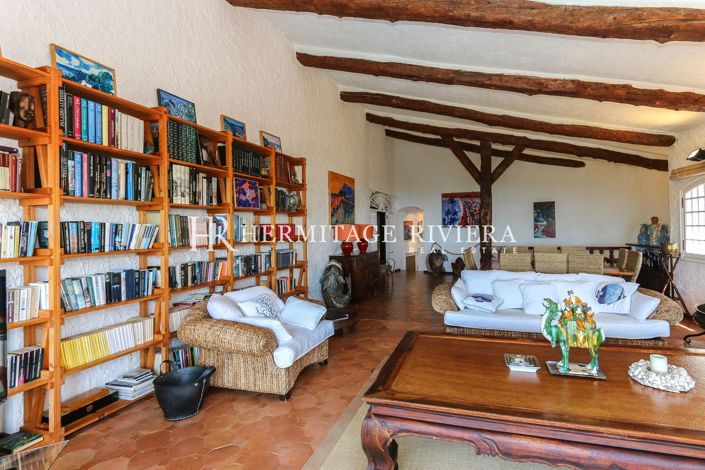 Image No.8-4 Bed House for sale