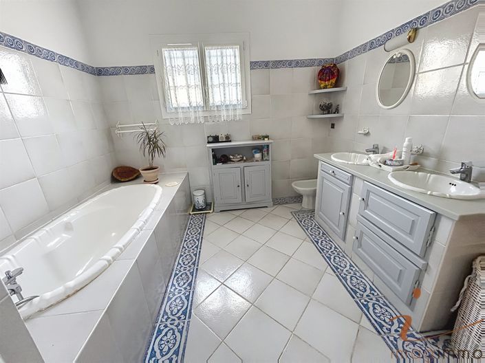 Image No.13-4 Bed House for sale