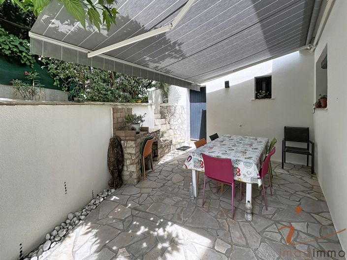 Image No.18-4 Bed House for sale