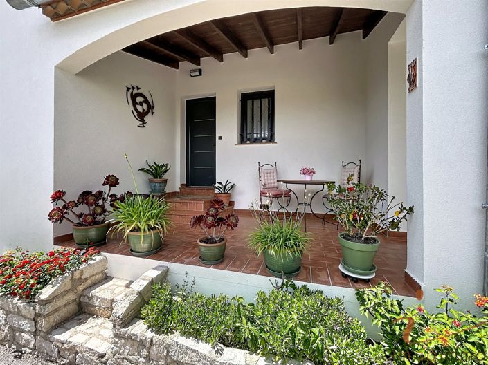 Image No.19-4 Bed House for sale