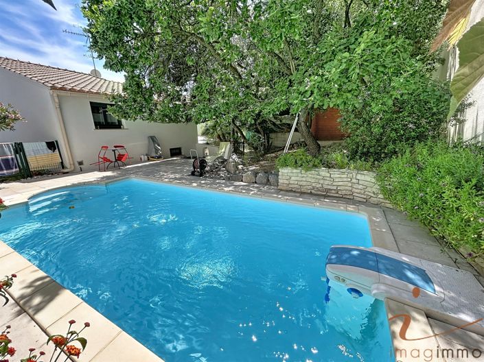 Image No.20-4 Bed House for sale