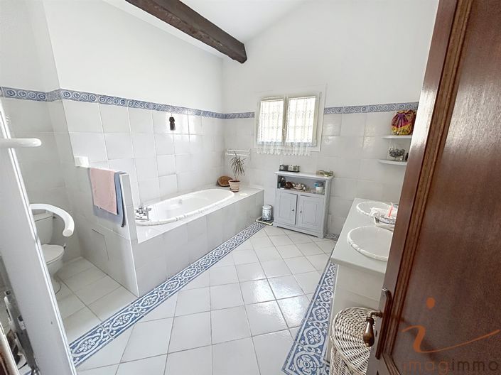 Image No.24-4 Bed House for sale
