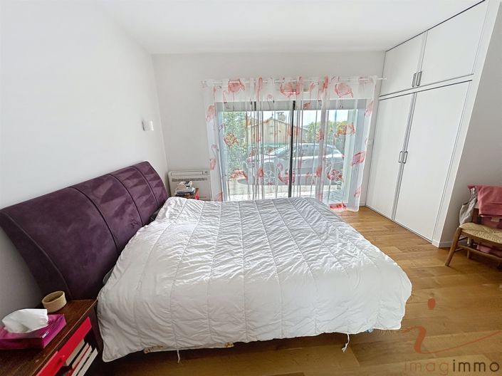 Image No.26-4 Bed House for sale