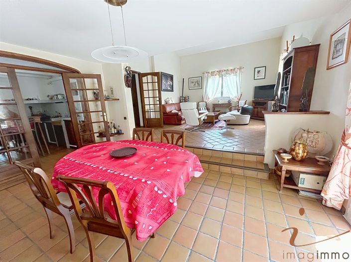 Image No.9-4 Bed House for sale