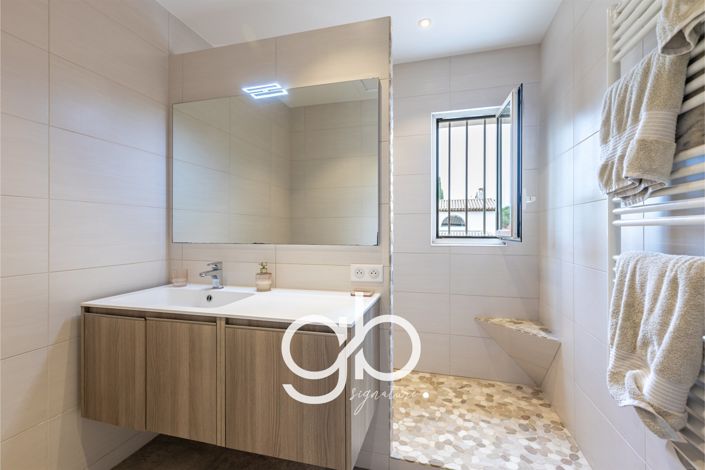 Image No.16-5 Bed House for sale