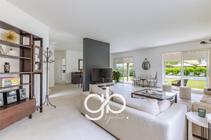 Image No.6-5 Bed House for sale