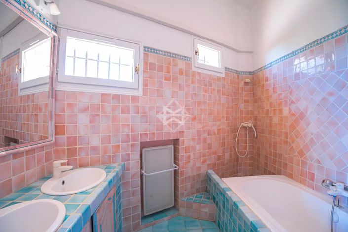 Image No.17-4 Bed House for sale