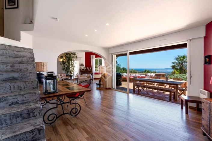 Image No.6-4 Bed House for sale