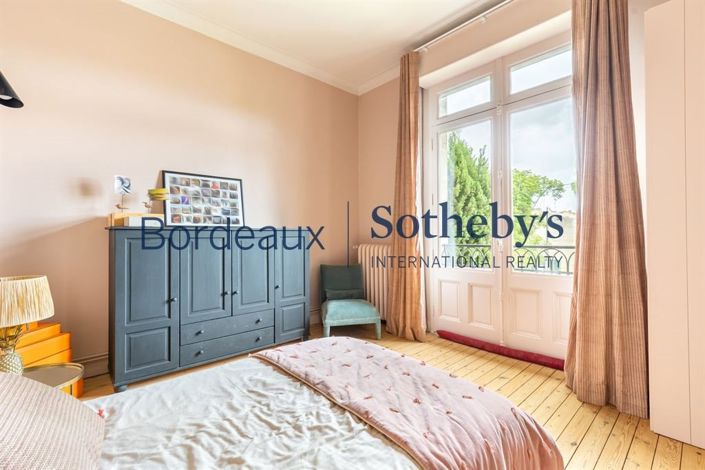 Image No.18-5 Bed House for sale