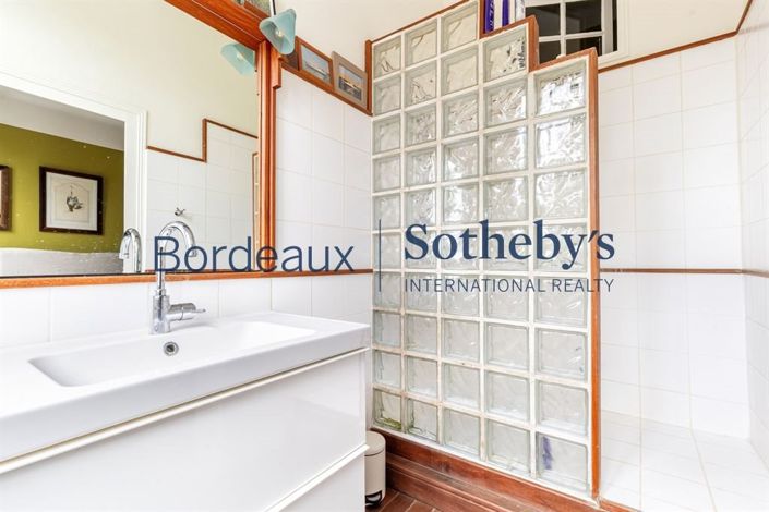 Image No.20-5 Bed House for sale